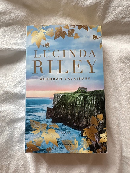Lucinda Riley Auroran salaisuus kirja