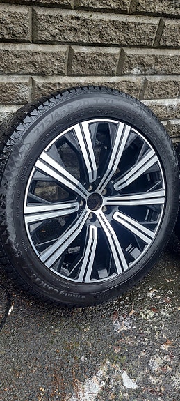Volvo XC90 2021 Inscription 20" talvirengassarja