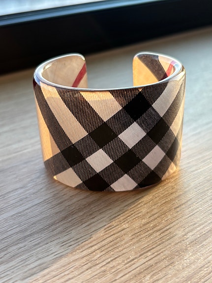 Burberry leveä Nova Check rannerengas