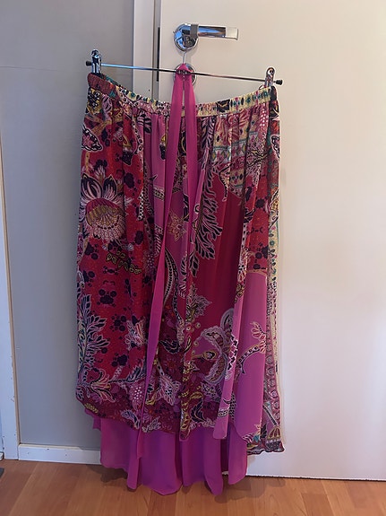 Sisley naisten mekko/hame. Koko L