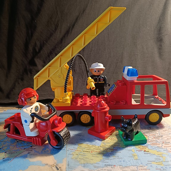 LEGO DUPLO Ideas paloauto ja moottoripyörä setti