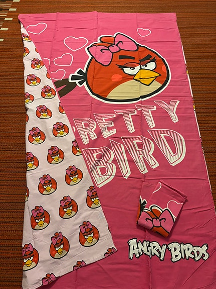 Angry Birds -pussilakana ja tyynyliina