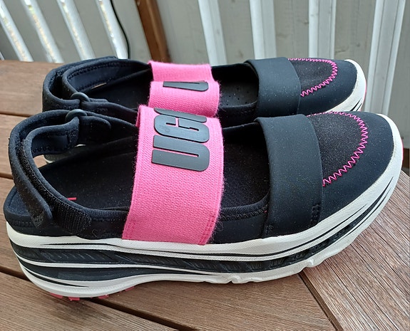 Ugg sandaalit koko 39