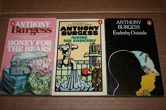 Anthony Burgess: Enderby outside/ Inside mr. Enderby/ Honey for the bears