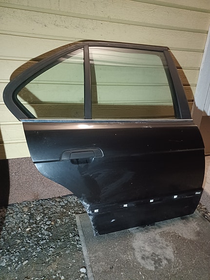 BMW E34 harvinaisen hyvä takaovi