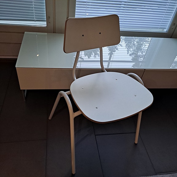 Tuoli 50 isku,valkoinen