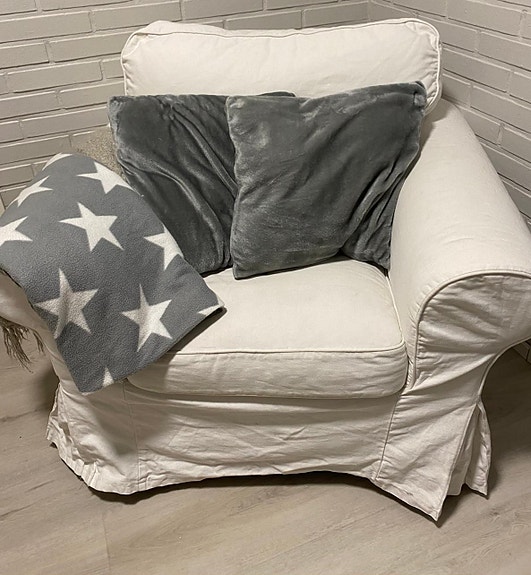 2 kpl IKEA Ektorp ‑nojatuoleja (hyväkuntoiset)