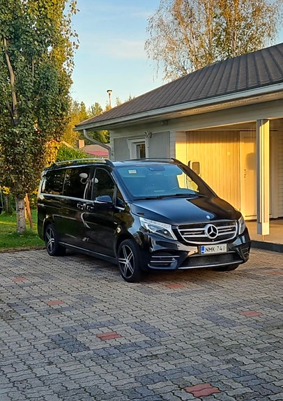 Vuokrataan Mercedes V, Premium luokan pikkubussi