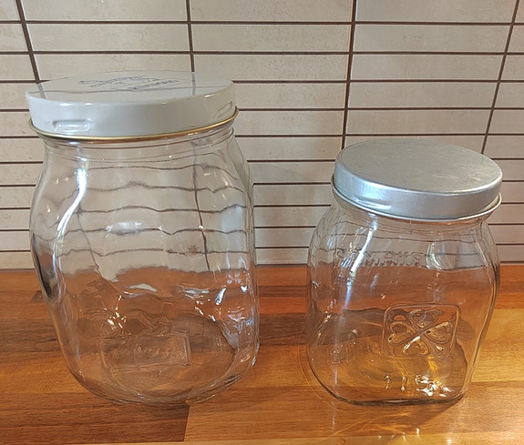 Riihimäen lasi Ilves tölkki 2l ja Apila tölkki 1l metallikannet