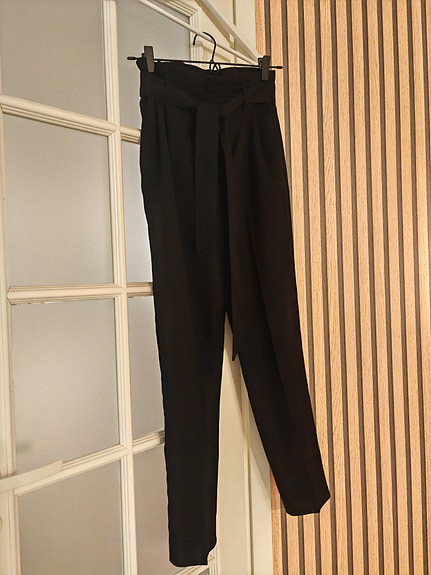 Naisten juhlahousut. Mustat 34 H&M