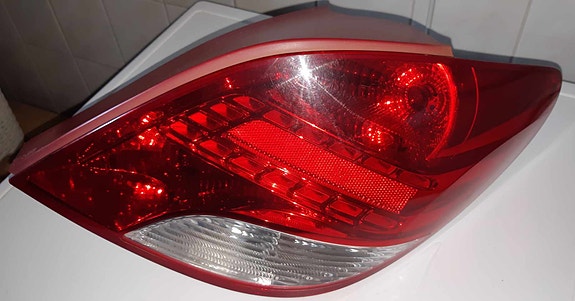 Peugeot 207 led takavalo
