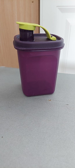 Tupperware tiiviskorkkinen purkki