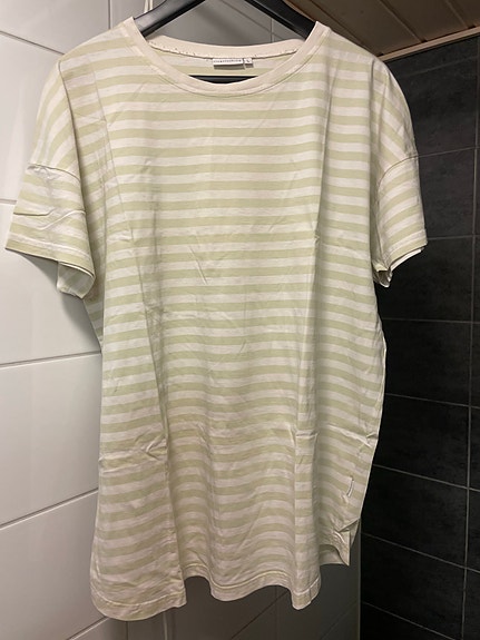 RIVA Clothing pitkä t-paita, vaalean vihreä -valk. raita