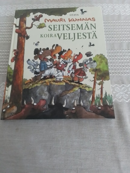 Seitsemän koiraveljestä kirja/Mauri Kunnas/Otava