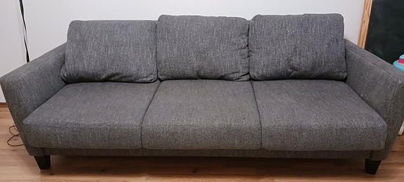 Myydään kolme istuttava vuodesohfa
