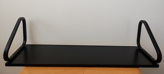 Artek (Alvar Aalto) seinähylly 112B musta