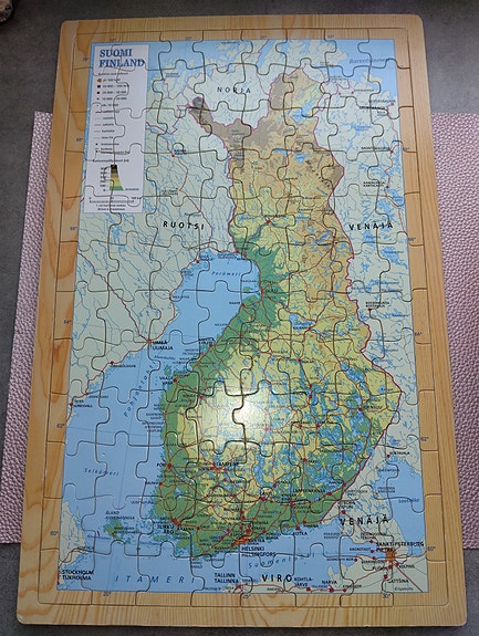 Puinen Suomi-palapeli