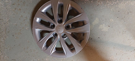 Kia pölykapselit, 4 kpl, hopea, 15 tuumaa