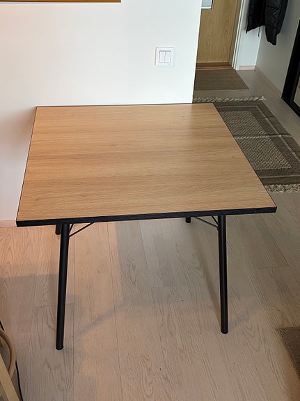 Ruokapöytä 90 x 90 cm