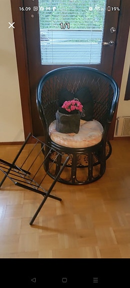 Musta korituoli, kori ja lehtiteline
