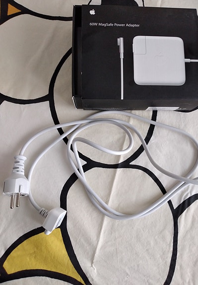 MacBook läppärin laturin johto