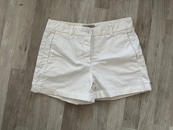 Valkoiset shortsit