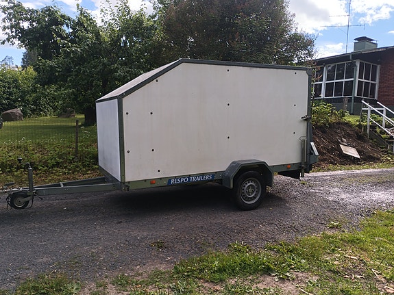 Kevyt perävaunu Respo F301L15/296