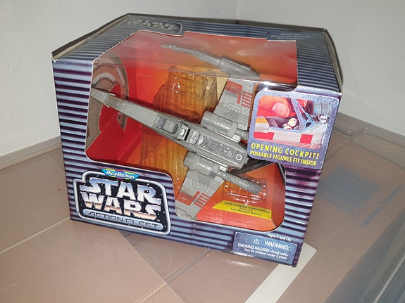 Star Wars X-Wing -avaruusalus lelu