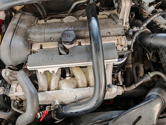 Volvo 2,5 turbo moottori osina