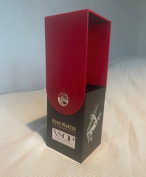 Remy Martin muovikotelo
