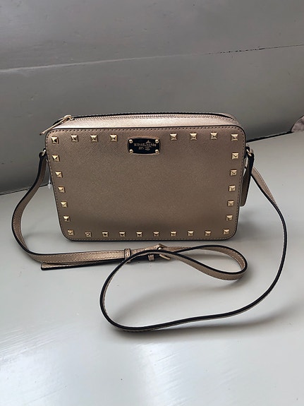 Uusi ja käyttämätön Michael Kors crossbody,, kulta