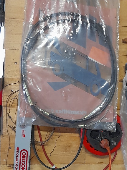 Transiit 100 käsijarruvaijjeri.