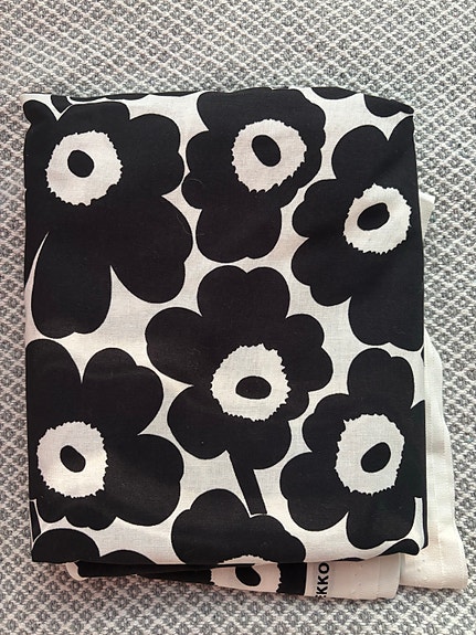 Marimekko Unikko kangas mustavalkoinen