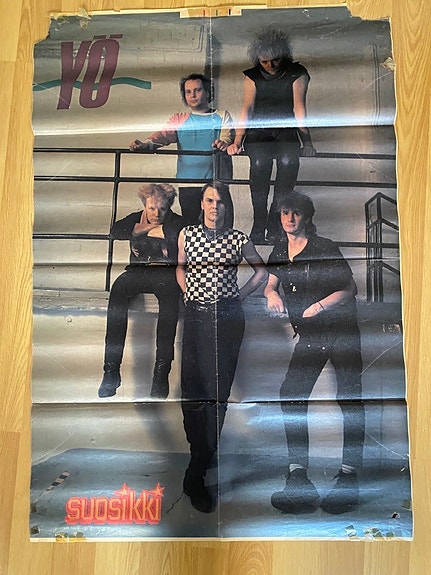 YÖ juliste