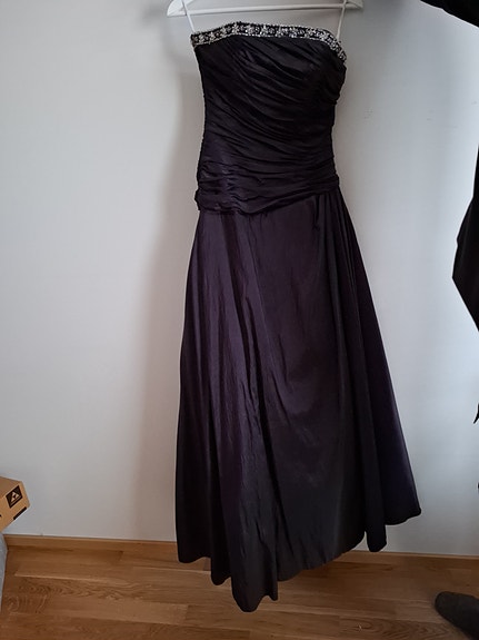 Violetti mekko