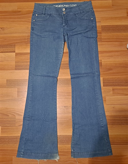 Vila clothes naisten levenevät housut 31/34