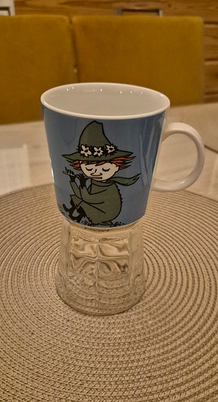 Nuuskamuikkunen sininen muki