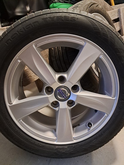 Volvo alumiinivanteet ja kesärenkaat 205/55 R16