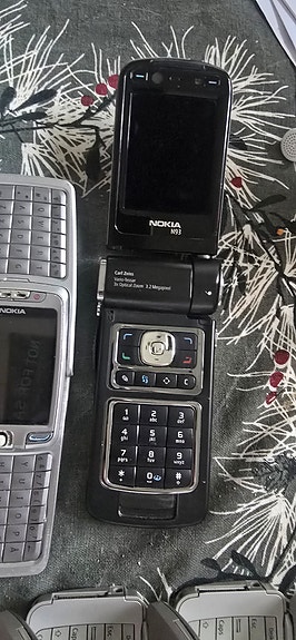 Nokia N93 GSM puhelin