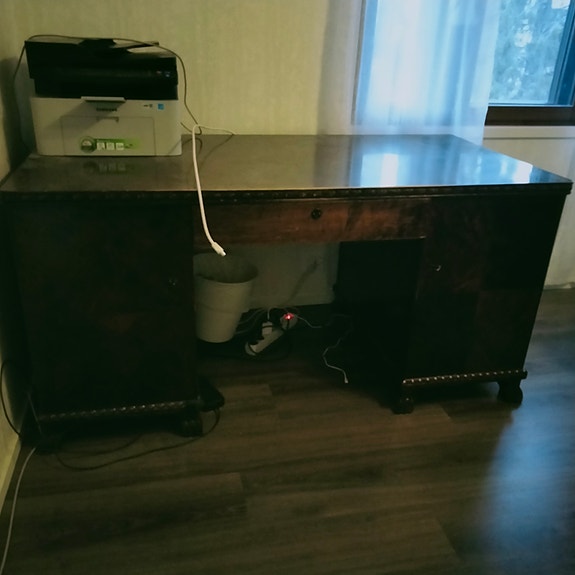Vanha antiikkinen kirjoituspöytä