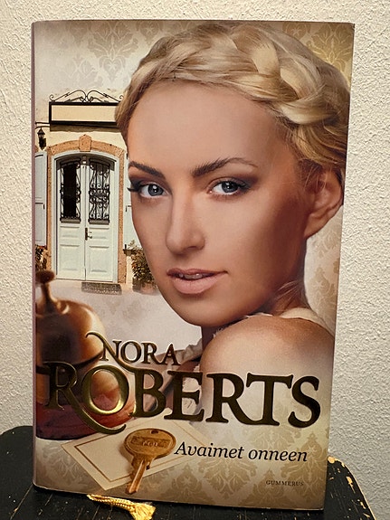 Nora Roberts Avaimet onneen