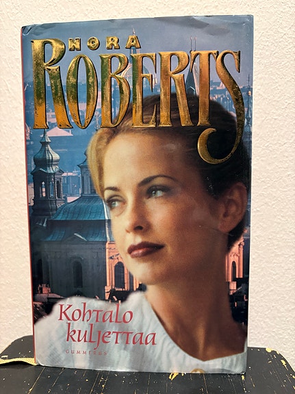Nora Roberts Kohtalo kuljettaa