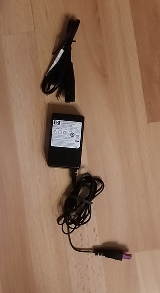 Alkuperäinen virta-adapteri HP DeskJet 1050 tulostin
