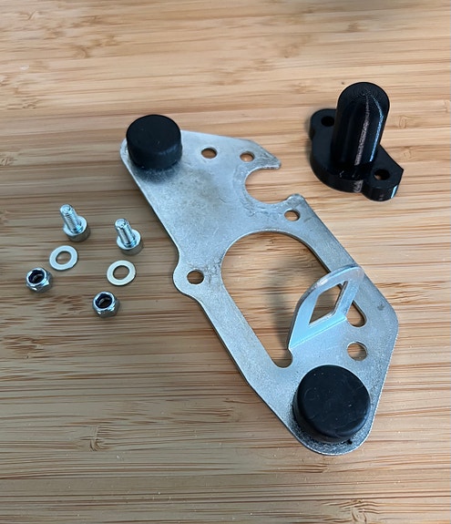 Takapenkin katteen kohdistustappi Yamaha (R3/MT-03/R25/MT-25)