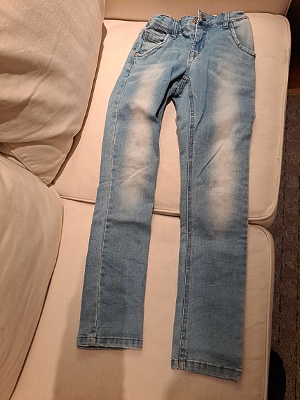 Name it skinny farkut,  koko 140