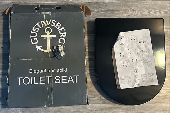 Gustavsberg Artic WC-istuimen musta kansi