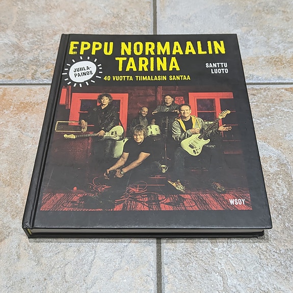 Eppu Normaalin Tarina: 40 Vuotta Tiimalasin Santaa, Santtu Luoto