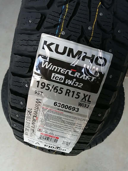 Uudet 195/65R15 KUMHO nastarenkaat sis työt