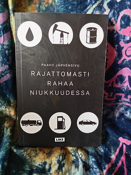 Paavo Järvensivu : Rajattomasti rahaa niukkuudessa