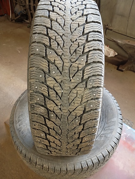 235/65R16C 121/119R Nokian Hakkapeliitta C4 käytetyt